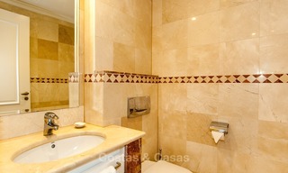 Te koop in Hotel Kempinski, Marbella - Estepona: Gerenoveerd appartement in moderne stijl 343 