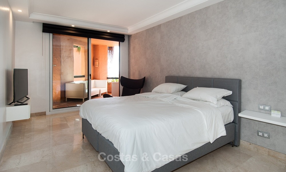 Te koop in Hotel Kempinski, Marbella - Estepona: Gerenoveerd appartement in moderne stijl 344