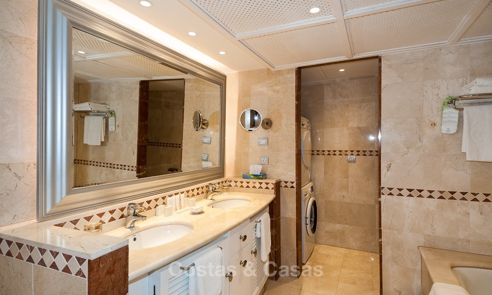 Te koop in Hotel Kempinski, Marbella - Estepona: Gerenoveerd appartement in moderne stijl 350