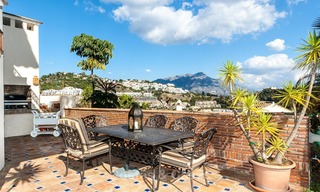 Elegante, op het zuiden gelegen frontline golf villa te koop, gelegen in Benahavis - Marbella met zeezicht 615 
