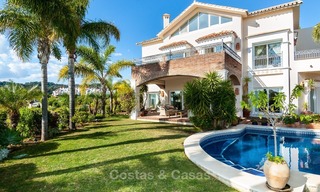 Elegante, op het zuiden gelegen frontline golf villa te koop, gelegen in Benahavis - Marbella met zeezicht 618 