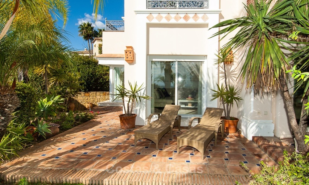 Elegante, op het zuiden gelegen frontline golf villa te koop, gelegen in Benahavis - Marbella met zeezicht 620