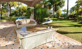 Elegante, op het zuiden gelegen frontline golf villa te koop, gelegen in Benahavis - Marbella met zeezicht 621 