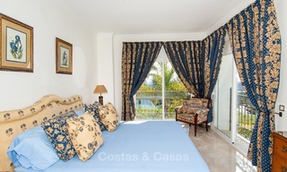 Elegante, op het zuiden gelegen frontline golf villa te koop, gelegen in Benahavis - Marbella met zeezicht 628 