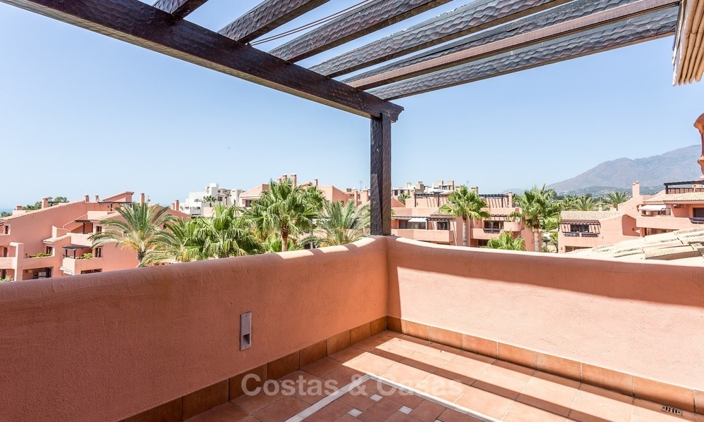 Eerstelijns strand penthouse appartement te koop op de New Golden Mile tussen Marbella en Estepona 994