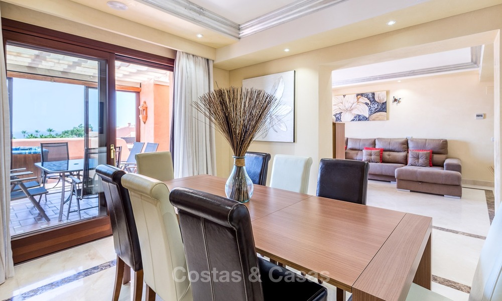 Eerstelijns strand penthouse appartement te koop op de New Golden Mile tussen Marbella en Estepona 1000