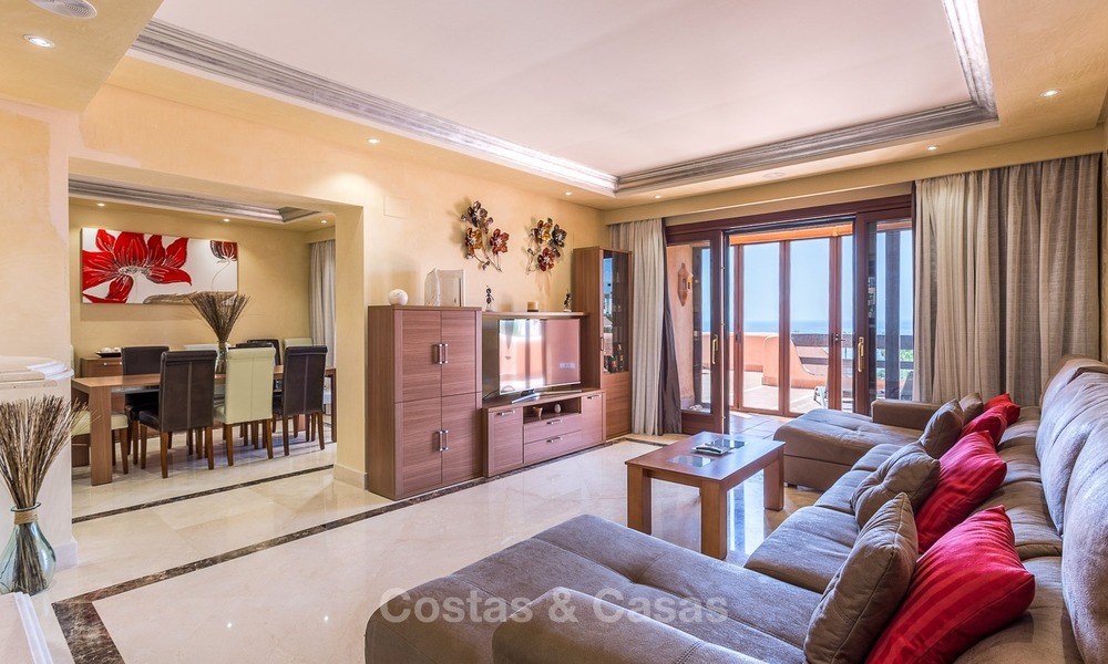 Eerstelijns strand penthouse appartement te koop op de New Golden Mile tussen Marbella en Estepona 1004