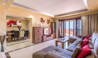 Eerstelijns strand penthouse appartement te koop op de New Golden Mile tussen Marbella en Estepona 1004 