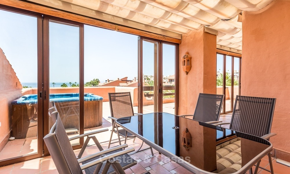 Eerstelijns strand penthouse appartement te koop op de New Golden Mile tussen Marbella en Estepona 1014