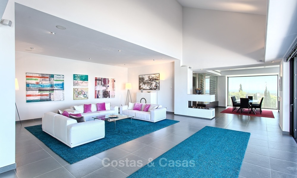 Exclusieve Moderne villa te koop met zeezicht in een golfresort in Marbella - Benahavis 1021