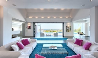 Exclusieve Moderne villa te koop met zeezicht in een golfresort in Marbella - Benahavis 1022 