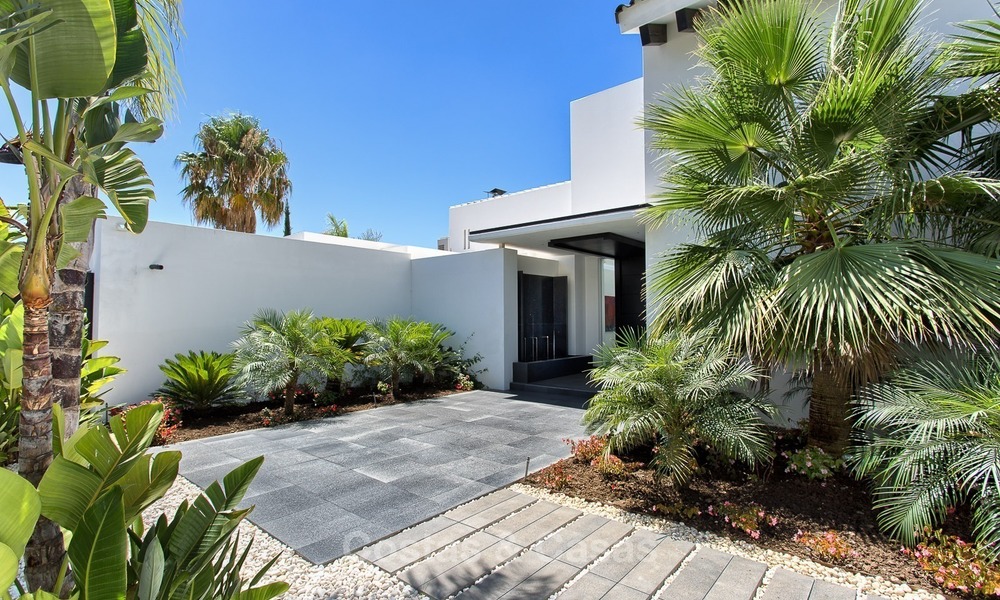 Exclusieve Moderne villa te koop met zeezicht in een golfresort in Marbella - Benahavis 1040