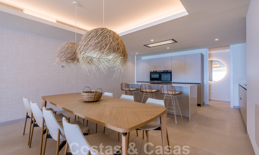 Moderne Luxe Appartementen te koop, direct aan de strandboulevard gelegen, in Estepona centrum. Opgeleverd! 40587