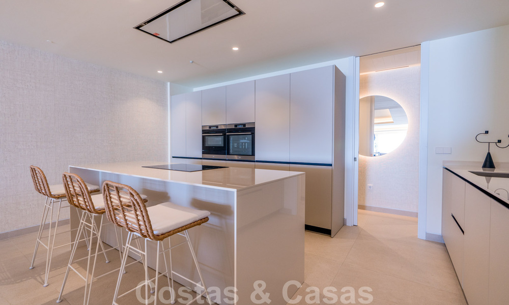 Moderne Luxe Appartementen te koop, direct aan de strandboulevard gelegen, in Estepona centrum. Opgeleverd! 40591