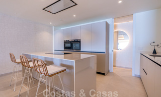 Moderne Luxe Appartementen te koop, direct aan de strandboulevard gelegen, in Estepona centrum. Opgeleverd! 40591 