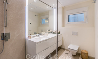 Moderne Luxe Appartementen te koop, direct aan de strandboulevard gelegen, in Estepona centrum. Opgeleverd! 40602 