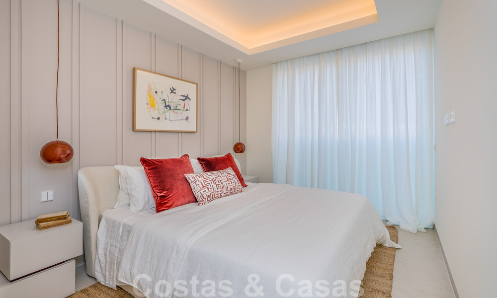 Moderne Luxe Appartementen te koop, direct aan de strandboulevard gelegen, in Estepona centrum. Opgeleverd! 40610