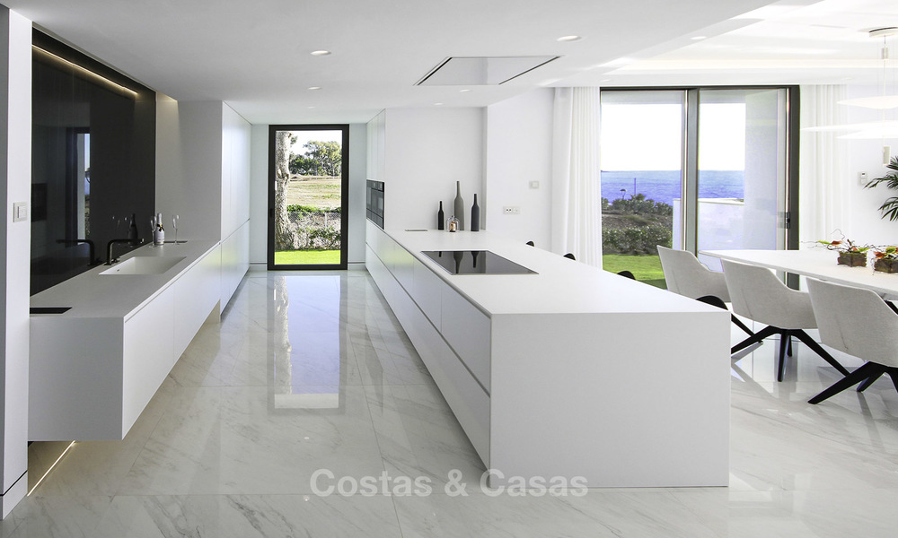Exclusieve, Nieuwe, Moderne Beachfront Appartementen te koop, New Golden Mile, Marbella - Estepona. Instapklaar. 12276