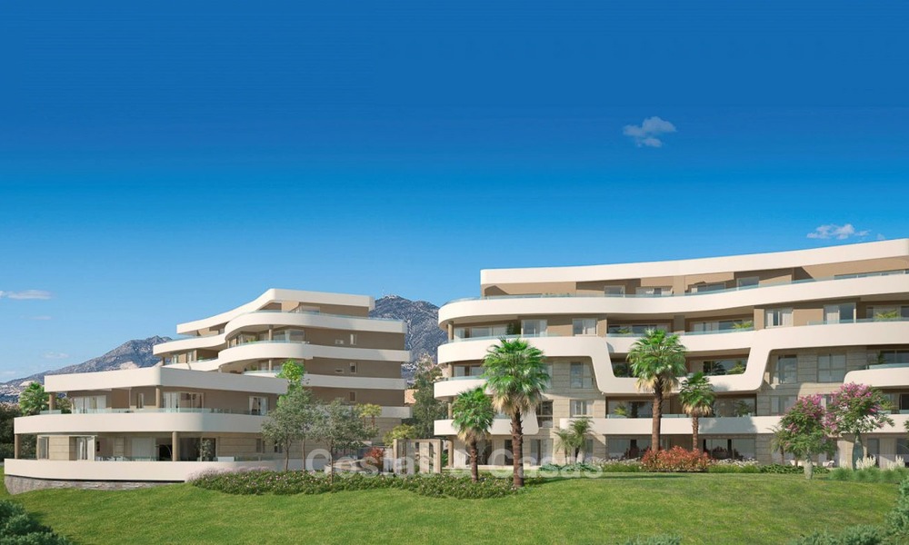 Nieuwbouw moderne appartementen te koop, direct aan het Strand, in Mijas Costa. Voltooid. Laatste en beste unit! Penthouse met enorm terras en privé plonsbad. 1315