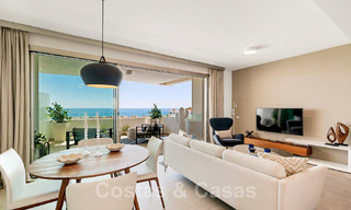 Nieuwbouw moderne appartementen te koop, direct aan het Strand, in Mijas Costa. Voltooid. Laatste en beste unit! Penthouse met enorm terras en privé plonsbad. 28154 
