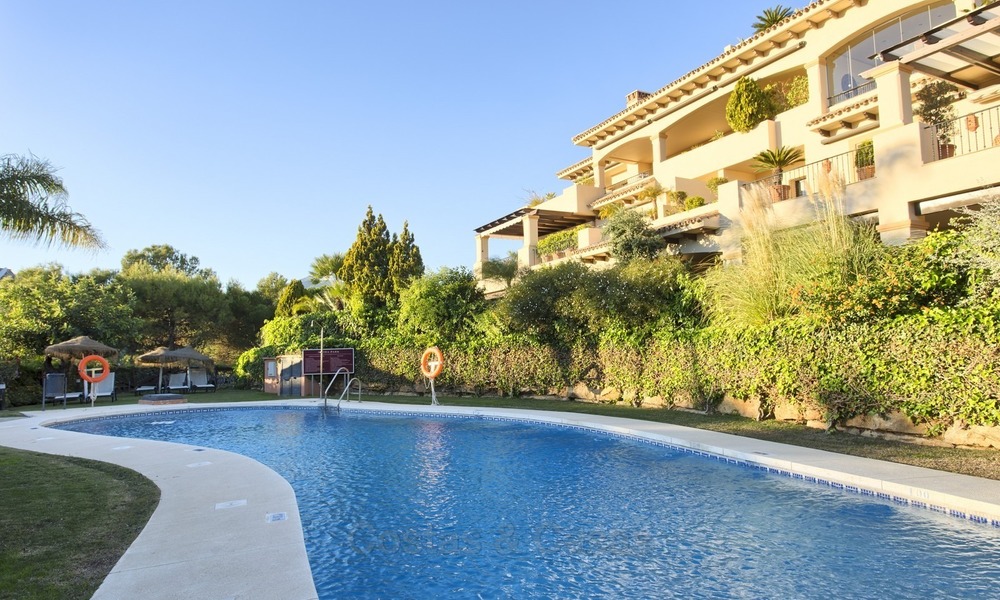 Geprijsd om te verkopen! Luxe Appartement op de Begane Grond met Privézwembad in Aloha, Nueva Andalucia, Marbella 1370