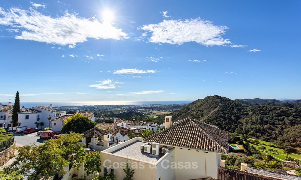 Ultra-moderne villa te koop met uitzicht op de Bergen en Golf in Benahavis, Marbella 1457