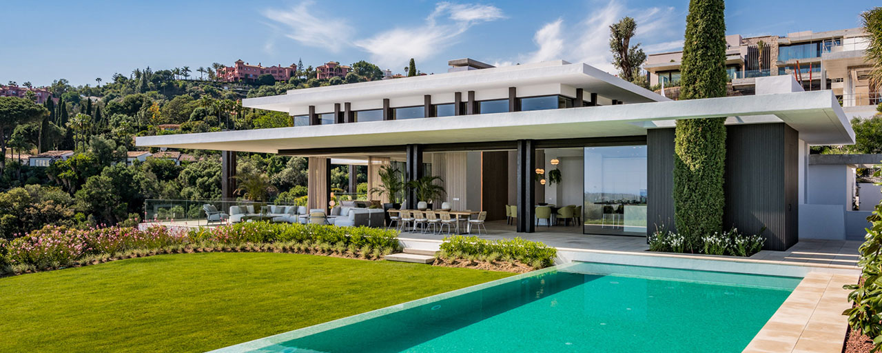 Royale, moderne villa te koop met spectaculair open zeezicht in een gated community in Benahavis - Marbella