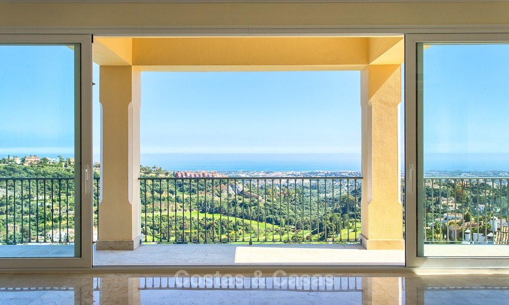 Nieuwe Luxe Villa met Panoramisch uitzicht op Zee en Golf te koop in Benahavis, Marbella 1735