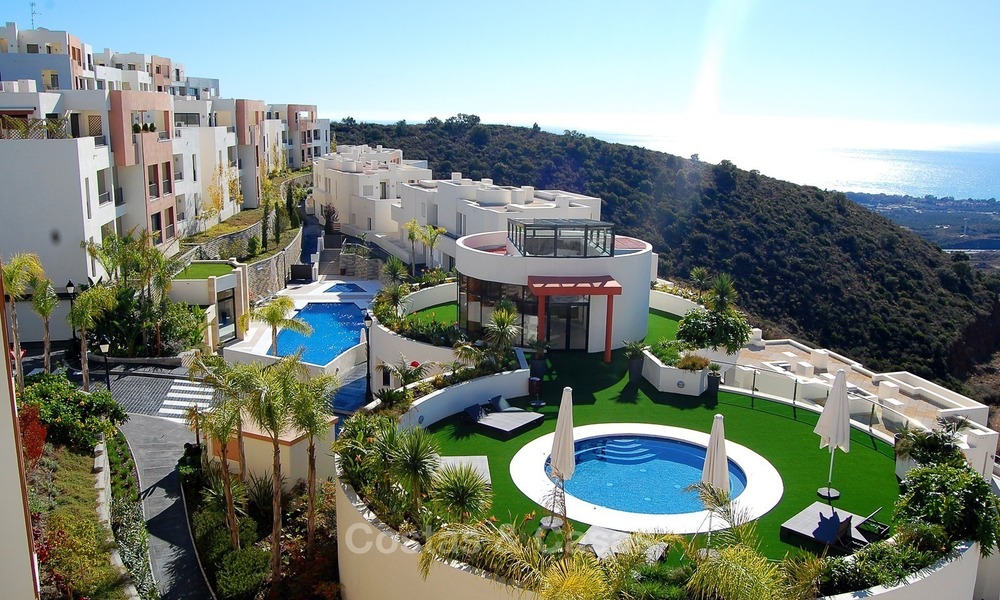Koopje! Modern Luxe appartement te koop in Marbella met prachtig Zeezicht en tuin 1855