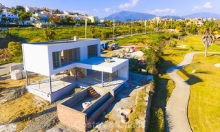 Moderne Hedendaagse villa's te koop in een Nieuw Project, Eerstelijns Golf in Estepona - Marbella 2066 