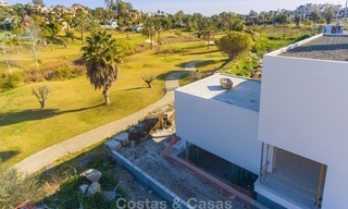 Moderne Hedendaagse villa's te koop in een Nieuw Project, Eerstelijns Golf in Estepona - Marbella 2068 