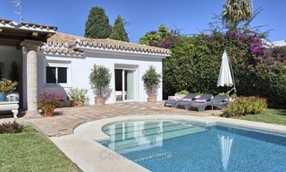 Villa - Bungalow te koop aan de Strandzijde van de New Golden Mile, op loopafstand van het strand, Marbella, Estepona 2201 