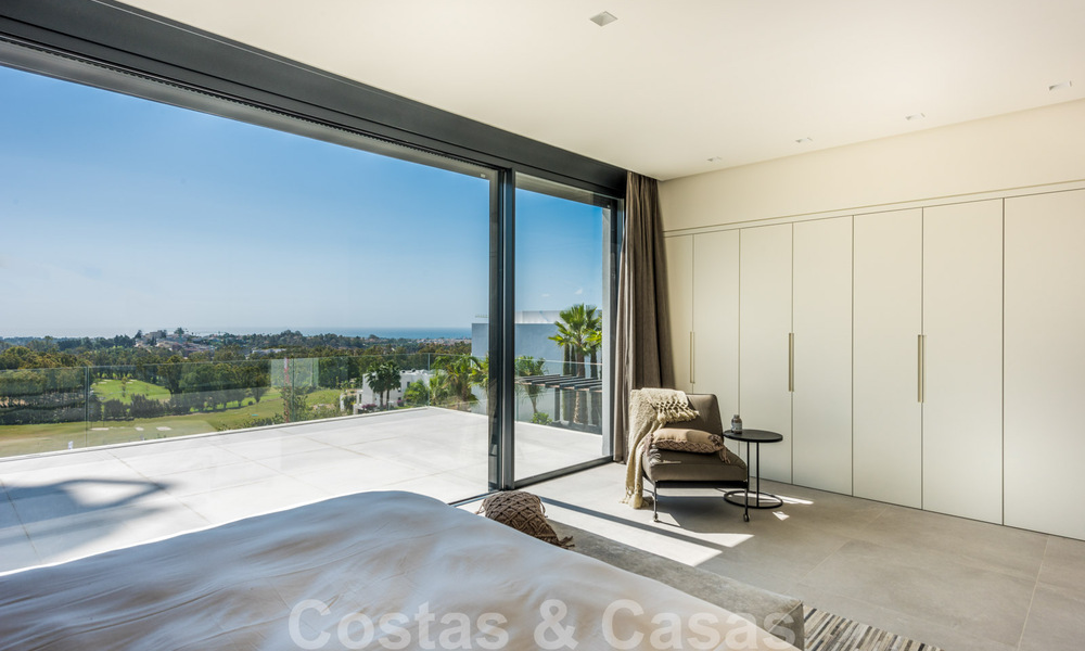 Instapklare Moderne Villa te koop, vlakbij Golf met uitzicht op Zee, in Benahavis - Marbella 33938