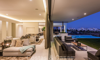 Instapklare Moderne Villa te koop, vlakbij Golf met uitzicht op Zee, in Benahavis - Marbella 33949 