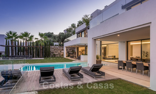 Instapklare Moderne Villa te koop, vlakbij Golf met uitzicht op Zee, in Benahavis - Marbella 33950 