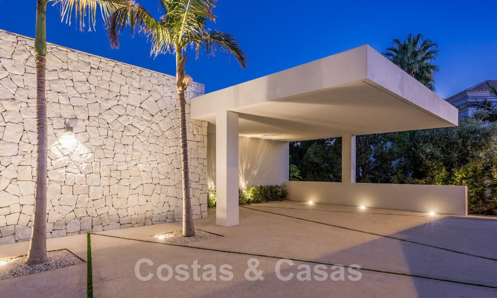 Instapklare Moderne Villa te koop, vlakbij Golf met uitzicht op Zee, in Benahavis - Marbella 33956