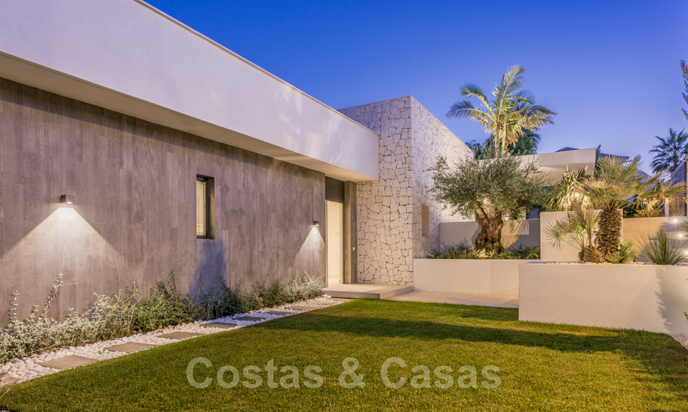 Instapklare Moderne Villa te koop, vlakbij Golf met uitzicht op Zee, in Benahavis - Marbella 33957