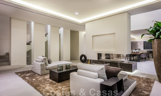 Instapklare Moderne Villa te koop, vlakbij Golf met uitzicht op Zee, in Benahavis - Marbella 33965 