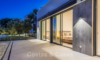 Instapklare Moderne Villa te koop, vlakbij Golf met uitzicht op Zee, in Benahavis - Marbella 33970 