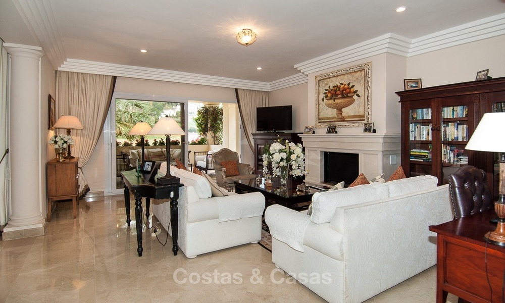 Eerstelijn golf ruim luxe appartement te koop in Nueva Andalucia - Marbella 2577