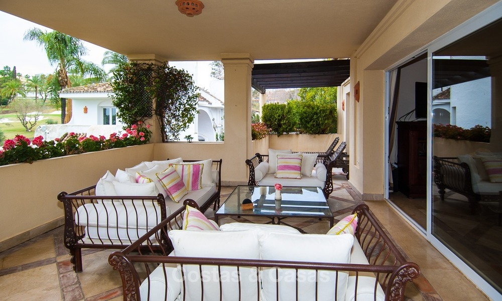 Eerstelijn golf ruim luxe appartement te koop in Nueva Andalucia - Marbella 2582