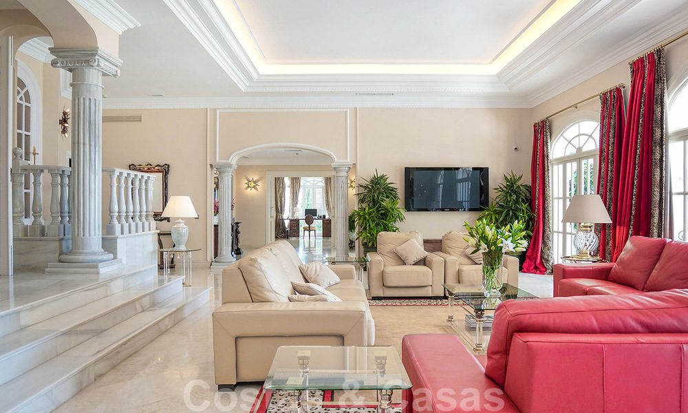 Exclusieve villa te koop op een groot perceel met zeezicht in Marbella - Estepona 33977