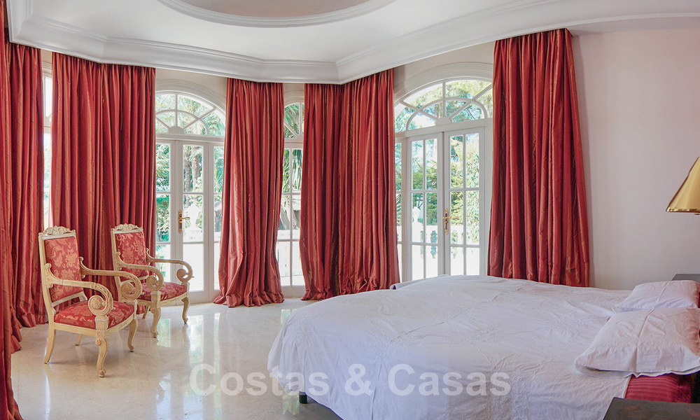 Exclusieve villa te koop op een groot perceel met zeezicht in Marbella - Estepona 33990