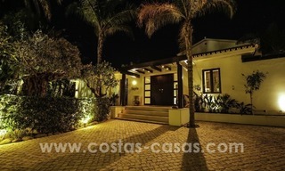 Gerenoveerde villa te koop in een Contemporaine stijl, vlakbij het strand in Los Monteros, Marbella 2658 