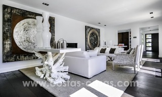 Gerenoveerde villa te koop in een Contemporaine stijl, vlakbij het strand in Los Monteros, Marbella 2665 