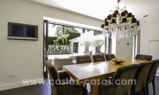 Gerenoveerde villa te koop in een Contemporaine stijl, vlakbij het strand in Los Monteros, Marbella 2668 