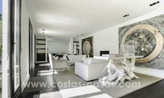 Gerenoveerde villa te koop in een Contemporaine stijl, vlakbij het strand in Los Monteros, Marbella 2673 