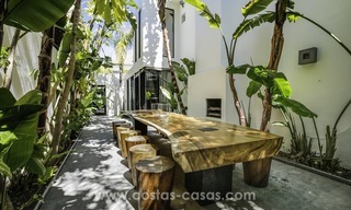 Gerenoveerde villa te koop in een Contemporaine stijl, vlakbij het strand in Los Monteros, Marbella 2678 