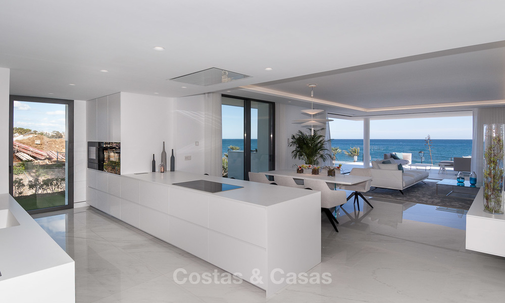 Exclusieve, Nieuwe, Moderne eerstelijns strand Appartementen te koop, Marbella - Estepona. Herverkopen beschikbaar. 3003