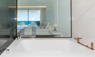 Exclusieve, Nieuwe, Moderne eerstelijns strand Appartementen te koop, Marbella - Estepona. Herverkopen beschikbaar. 3014 